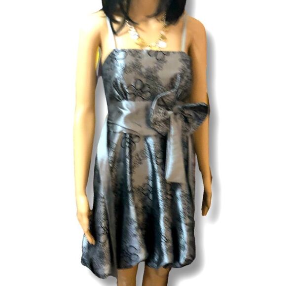 Gorgeous Spaghetti Strap Velvet Floral Dress - Picture 1 of 8